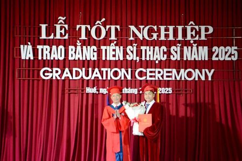 Trường Đại học Sư phạm, Đại học Huế trao bằng cho hơn 300 tiến sĩ, thạc sĩ