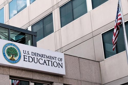 Chính quyền Tổng thống Trump được phép sa thải hàng loạt ở Bộ giáo dục, bị 24 bang kiện ra tòa vì siết 'túi tiền'