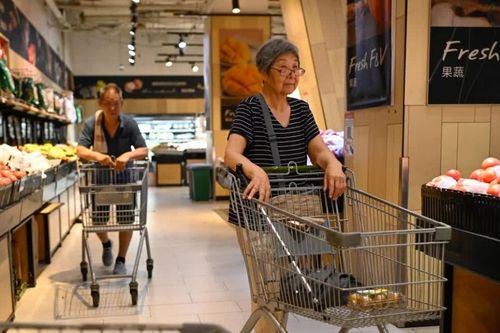 Loạt 'đá tảng' đang đè nặng lên kinh tế Trung Quốc, thuế quan của Mỹ không phải cú sốc duy nhất