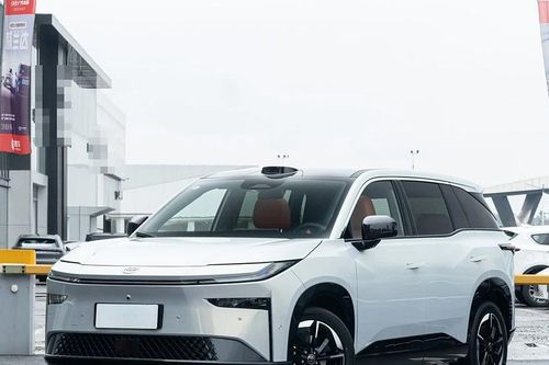 Xe điện giá rẻ của Toyota lên ngôi ở Trung Quốc