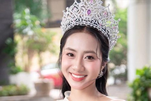 Lịch trình bận rộn của Hoa hậu Hà Trúc Linh, Á hậu Châu Anh, Vân Nhi ở Hà Nội