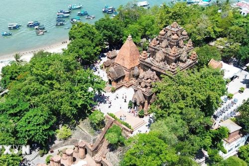 Khám phá vẻ đẹp di sản tháp Chăm ở Khánh Hòa