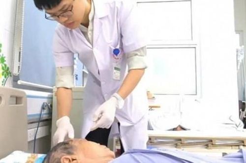 Cụ bà hoại tử nửa đầu vì zona biến chứng