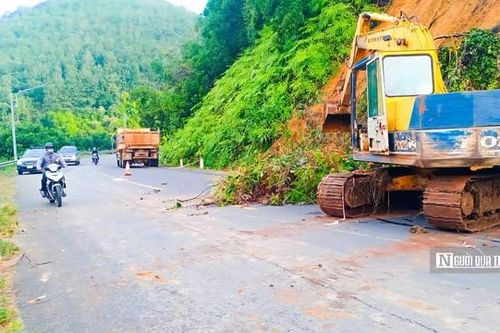 Khẩn trương khắc phục sạt lở tại tuyến đường huyết mạch nối Đồng Nai - Lâm Đồng