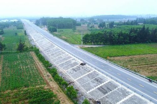 Dồn nhân lực, vật lực đẩy nhanh tiến độ dự án đường ven biển hơn 4.600 tỷ đồng