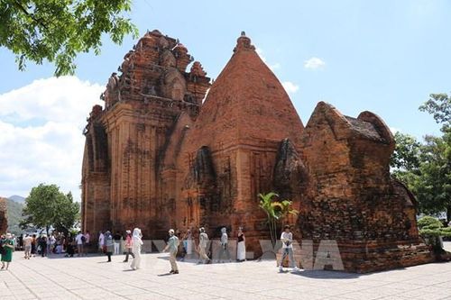 Khám phá bí ẩn tháp Chăm cổ ở miền đất nắng gió