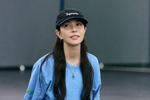 Nữ ca sĩ đình đám bị hoại tử xương cấp tính