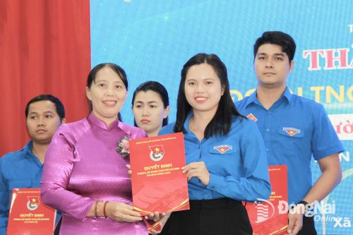 Tỉnh đoàn Đồng Nai công bố các quyết định thành lập tổ chức Đoàn cấp tỉnh, cấp xã