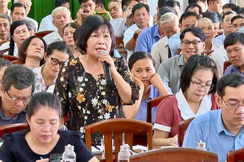 Đại biểu Quốc hội Nguyễn Lân Hiếu tiếp xúc cử tri xã Tuy Phước