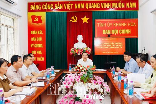 Phó Bí thư Tỉnh ủy Hồ Xuân Trường làm việc với Ban Nội chính, Ban Tổ chức và Văn phòng Tỉnh ủy
