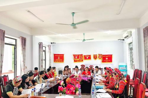 Ban Chấp hành Hội Liên hiệp Phụ nữ xã Bum Tở: Phiên họp thứ nhất