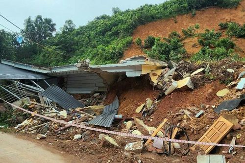 Mưa lũ làm 2 người chết và 3 người bị thương, gây thiệt hại gần 5 tỷ đồng