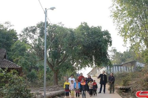Ánh điện thắp sáng bản làng biên giới