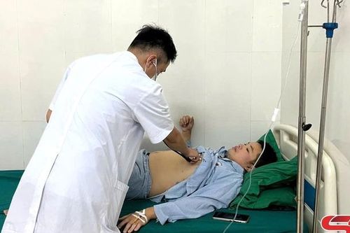 16 người bị ngộ độc sau khi ăn nộm hoa đu đủ
