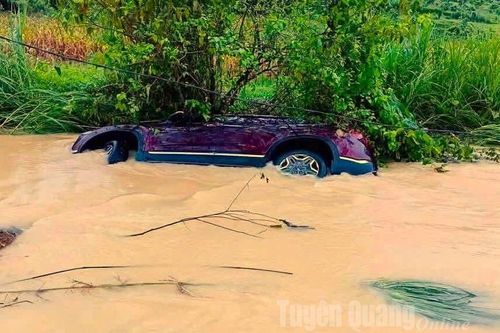 Làm chủ tốc độ khi trời mưa, đường trơn