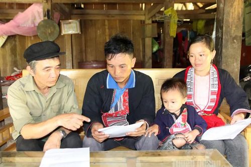 Những đảng viên đưa 'ý Đảng' vào cuộc sống