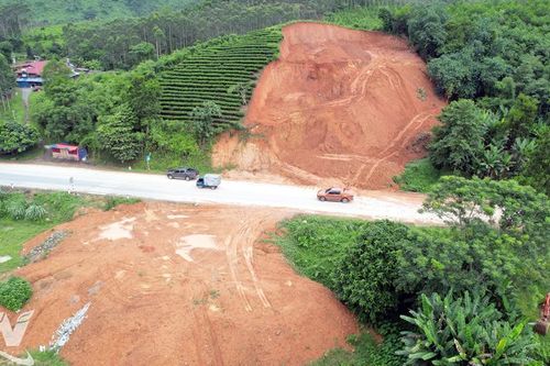 Kiểm tra, xử lý hoạt động san gạt đất trái phép tại xã Chợ Mới