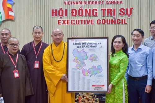 Bí thư phường Xuân Hòa (TP.HCM) Nguyễn Thanh Xuân và phái đoàn thăm Văn phòng II Trung ương Giáo hội