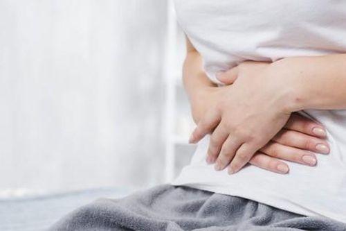Bác sĩ cảnh báo bệnh lý chị em dễ gặp vì lười uống nước trong ngày hè