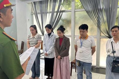 Đà Nẵng: Khởi tố 7 nhân viên phòng khám về tội lừa dối khách hàng