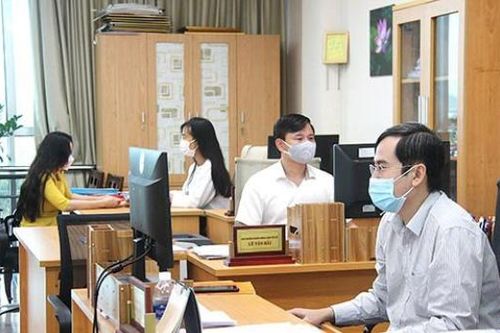 Viên chức có được tuyển vào vị trí công chức cấp xã mới?