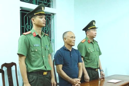 Xúc phạm, bôi nhọ chính quyền, người đàn ông bị bắt giam