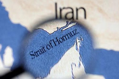 Nhà lập pháp Iran đề xuất đóng eo biển Hormuz