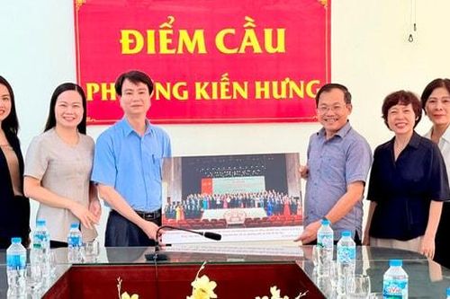 Báo Hànôịmới phối hợp tuyên truyền về Đại hội Đảng bộ phường Kiến Hưng