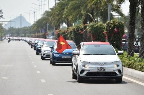 Hà Nội lập tổ công tác về chuyển đổi phương tiện giao thông xanh, hạ tầng trạm sạc xe điện