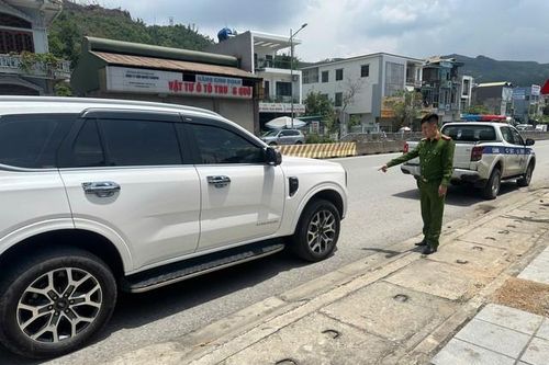 Gây tai nạn trong đêm, tài xế ô tô bỏ trốn