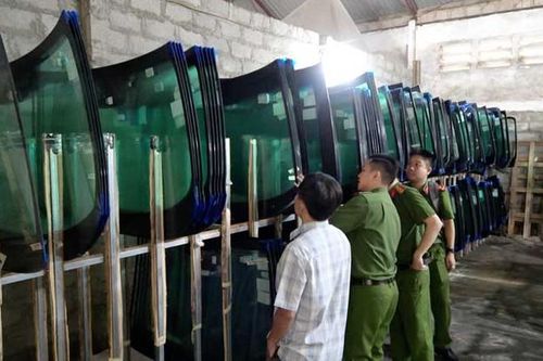 Nhóm đối tượng trong đường dây làm giả kính ô tô ở Huế lĩnh án