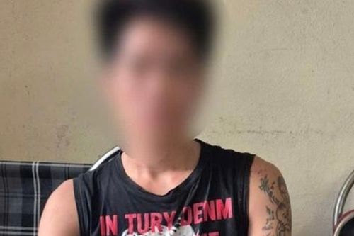 Mượn điện thoại bạn nhậu, lợi dụng lúc say lén bán kiếm tiền