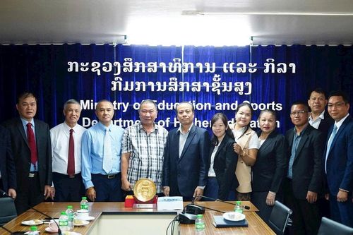 Thúc đẩy hợp tác giáo dục đại học Việt Nam - Lào