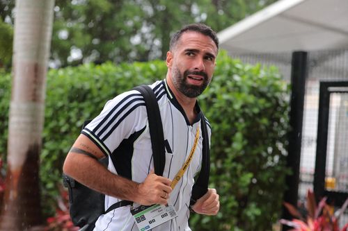 Carvajal chưa rời ngai, Trent buộc phải lật đổ