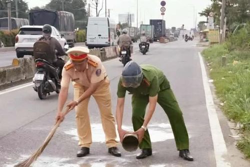 TP Hồ Chí Minh: truy tìm người phun sơn dòng chữ 'bắn tốc độ' trên mặt đường