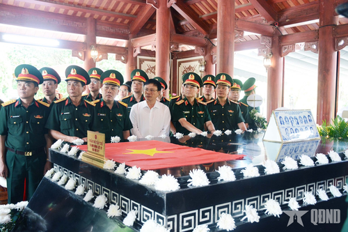Trung tướng Phạm Trường Sơn tri ân, tưởng niệm Anh hùng liệt sĩ tại Nghệ An