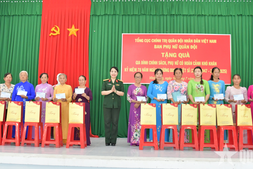 Ban Phụ nữ Quân đội tri ân các nữ lãnh đạo cách mạng, chăm lo gia đình chính sách