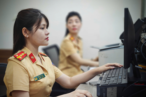 Hà Nội: Công an xã sẵn sàng làm ngoài giờ, ngày nghỉ phục vụ người dân đăng ký xe
