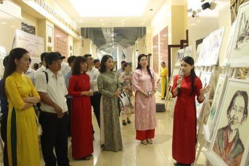 Khai mạc triển lãm ký họa 'Ký ức chiến trường khu V'