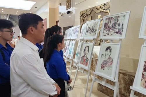 Trưng bày 78 bức ký họa gợi nhớ về ký ức chiến trường Khu V
