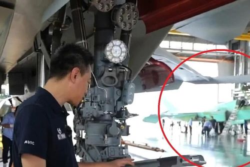 Lộ ảnh dây chuyền lắp ráp tiêm kích J-35A Trung Quốc
