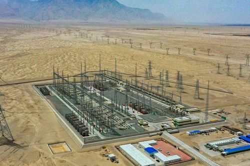 Trung Quốc dựng 10.000 tháp điện giữa 'biển chết' Tân Cương