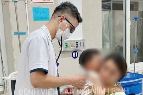 Trẻ nghi ngộ độc khí thải ô tô sau 1 tiếng ngồi trên xe
