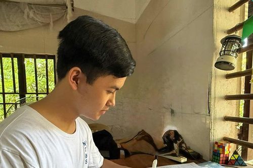 Cậu học trò trường làng đỗ đầu tỉnh Hà Tĩnh khối A01 và giấc mơ Ngoại thương
