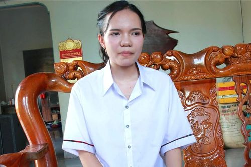 Vượt nghịch cảnh, nữ sinh ở Đắk Lắk chinh phục hai điểm 10