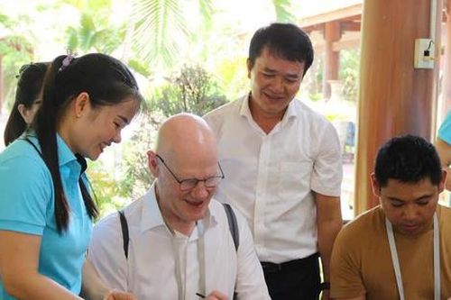 Đoàn đại biểu ABAC tham quan và trải nghiệm làng gốm Chu Đậu