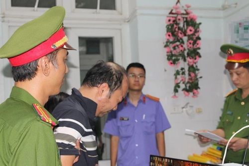Tạm giữ hình sự lái xe ô tô gây tai nạn liên hoàn làm 3 người tử vong