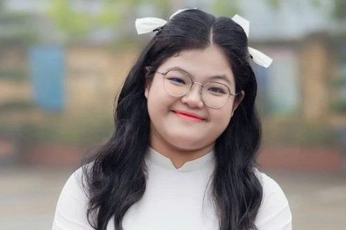 Nữ sinh Kim Sơn A đạt 30/30 tổ hợp A00, 8,5 điểm Văn