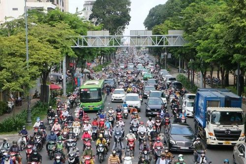 TPHCM chuyển đổi xe xăng sang xe điện như thế nào?