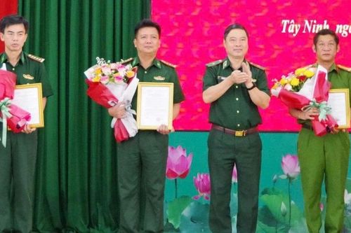 Khen thưởng lực lượng phá vụ vận chuyển 18kg vàng qua biên giới Tây Ninh